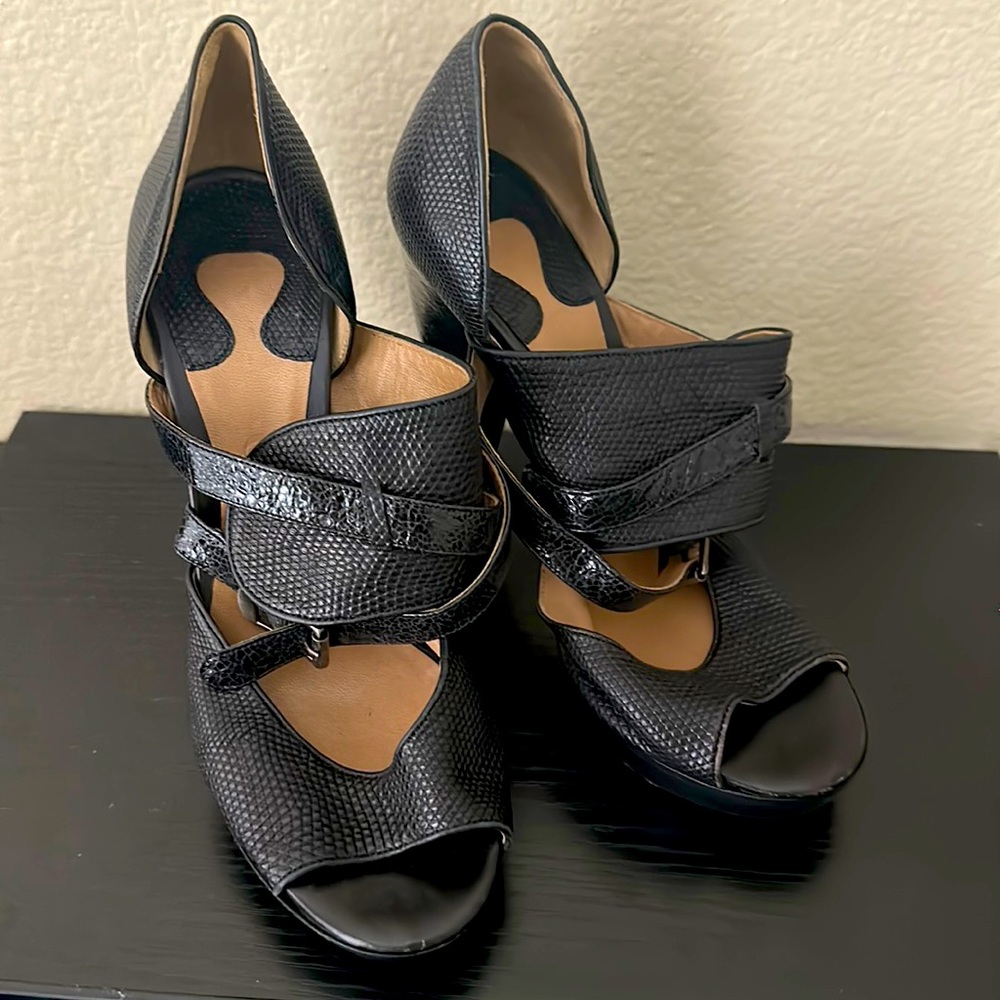 Chloe classic black heels in great condition!
